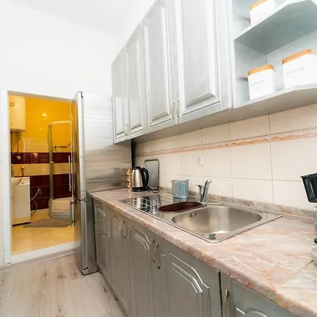 Beautiful 1bdr In Center